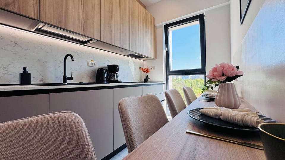 Comfort Apartment, 2 Bedrooms, Non Smoking | Private kitchen | Full-size fridge, oven, stovetop, dishwasher