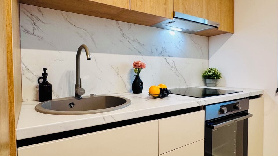 Deluxe Apartment, 2 Bedrooms, Non Smoking | Private kitchen | Fridge, oven, stovetop, cookware/dishes/utensils