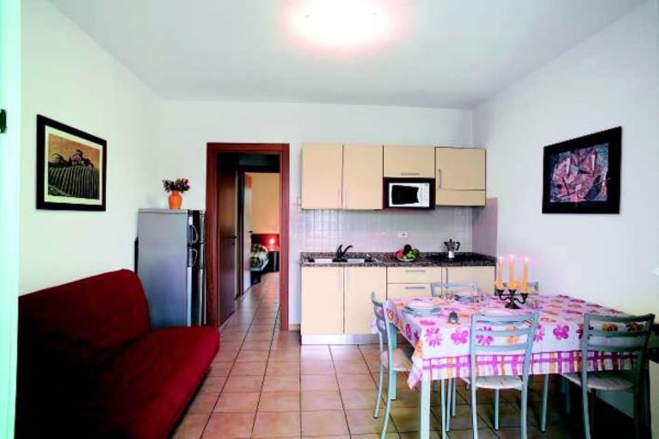 Apartment, 1 Bedroom, Garden View | Dining room