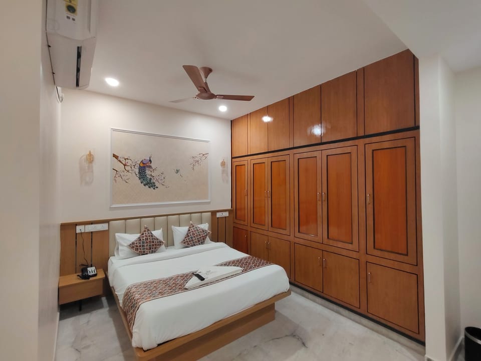 Deluxe Double Room, City View | Desk, soundproofing, iron/ironing board, free WiFi