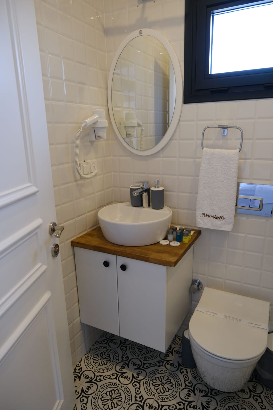 Economy Double Room | Bathroom | Shower, hair dryer, towels, soap
