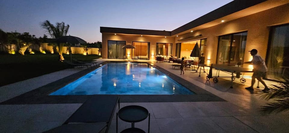 10 outdoor pools