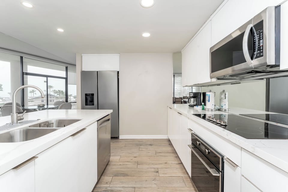 Large Open Kitchen, Great for Family Meals