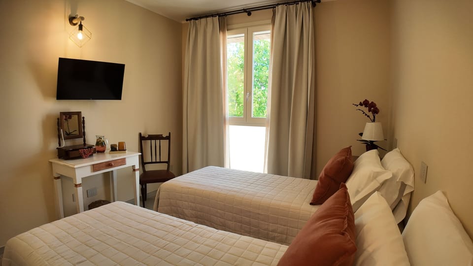 Standard Twin Room | Iron/ironing board, free WiFi