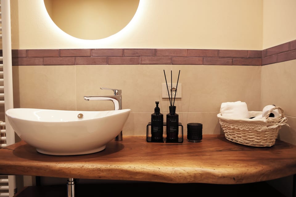 Standard Double Room | Bathroom | Shower, hair dryer, towels, toilet paper