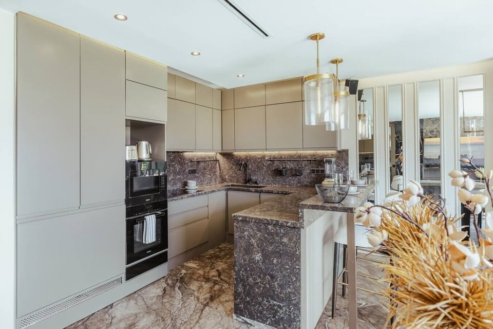 Gourmet kitchen with marble backsplash