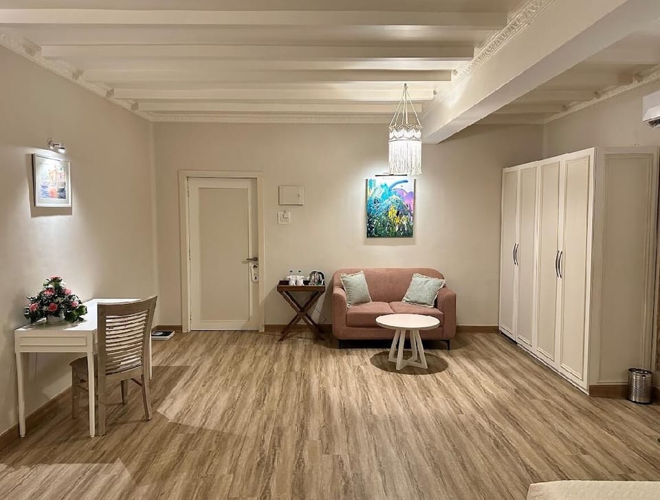 Luxury Suite | Living area