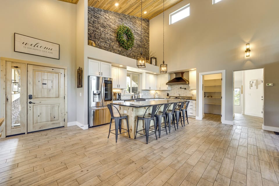House (5 Bedrooms) | Interior