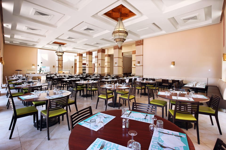 3 restaurants; breakfast, lunch, and dinner served