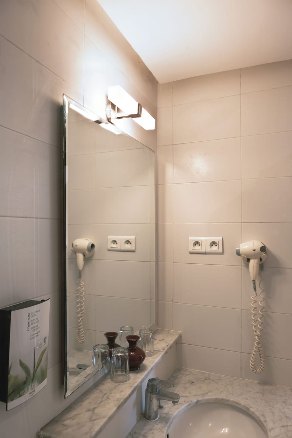 Family Room | Bathroom | Shower, free toiletries, hair dryer, towels