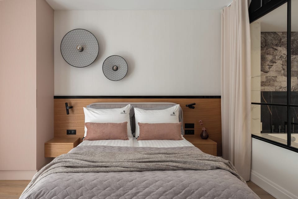 Deluxe Studio Suite, Courtyard View | Premium bedding, iron/ironing board, cribs/infant beds, free WiFi