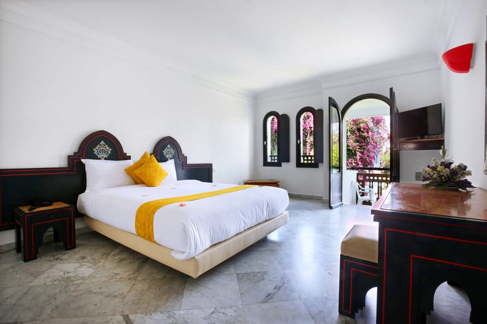 Premium bedding, minibar, desk, blackout drapes