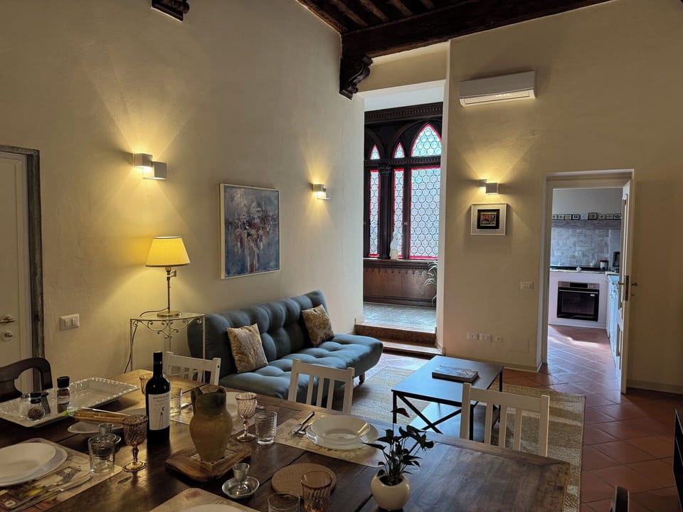 Interior Design, Wall, Flooring, Furniture, Wood, Floor, Ceiling, Lighting, Room, Living Room