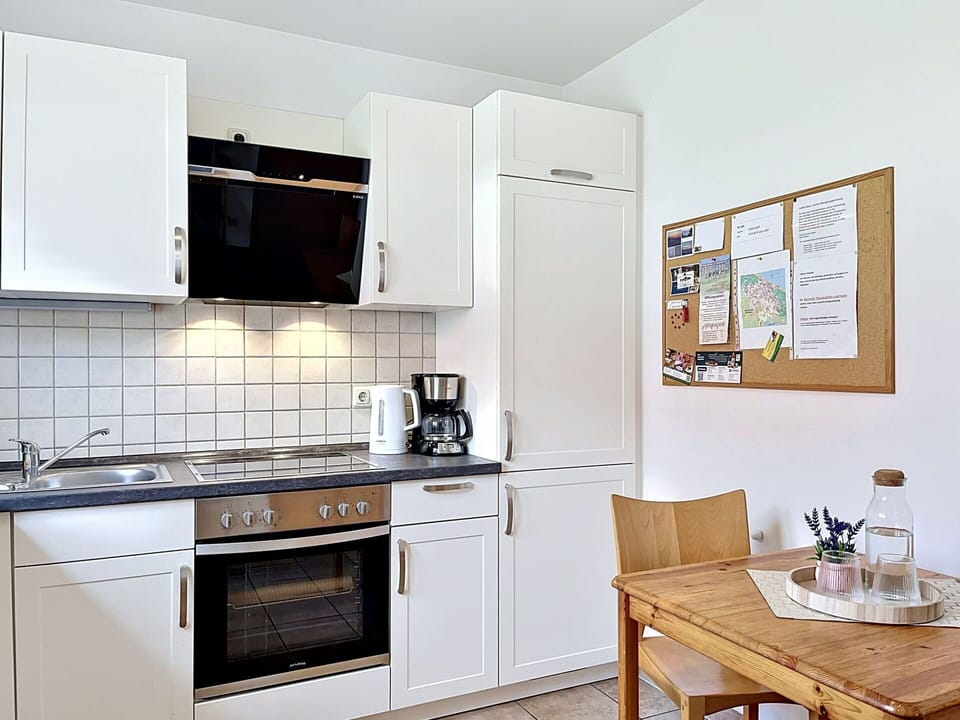 Kitchen Appliance, Kitchen, Countertop, Cabinetry, Major Appliance, Home Appliance, Furniture, Kitchen Stove, Interior Design, Stove