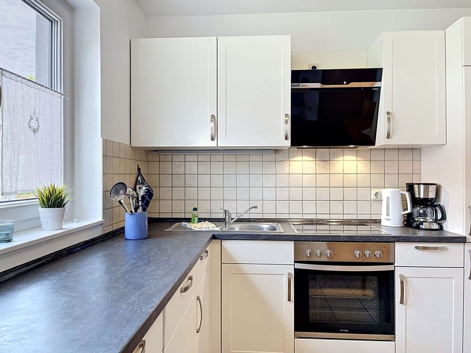 Kitchen, Kitchen Appliance, Countertop, Cabinetry, Major Appliance, Flooring, Interior Design, Home Appliance, Kitchen Sink, Kitchen Stove