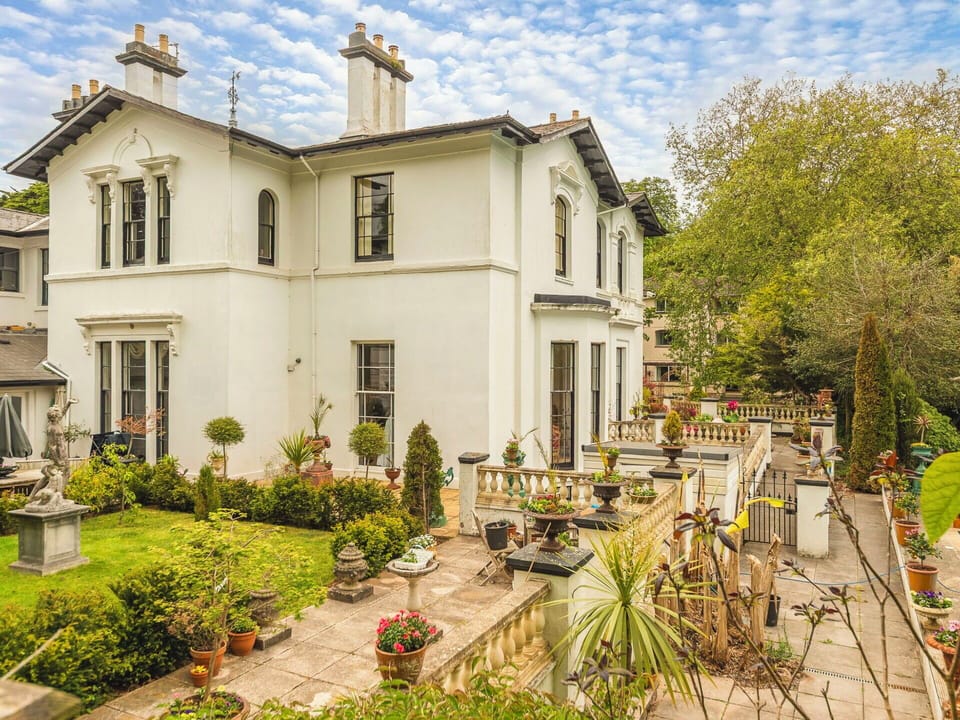 House, Home, Residential Area, Estate, Mansion, Cottage, Garden, Sash Window, Villa, Landscaping