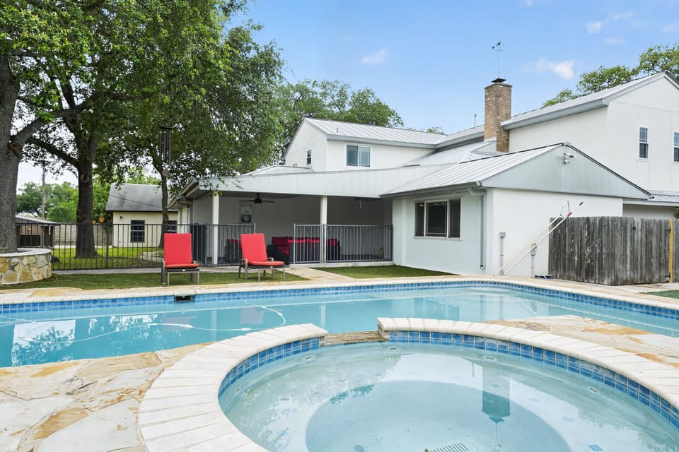House, 5 Bedrooms | Pool