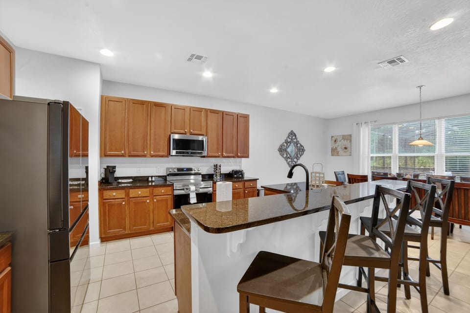 House, 6 Bedrooms | Private kitchen | Fridge, oven, coffee/tea maker, toaster