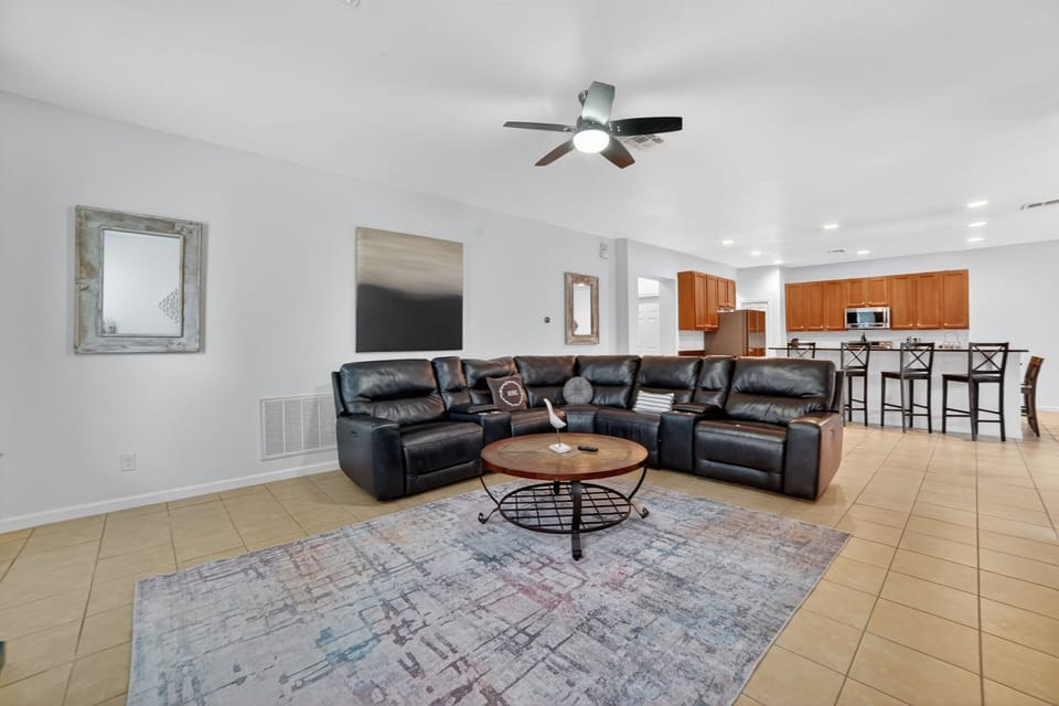 House, 6 Bedrooms | Living area | Smart TV