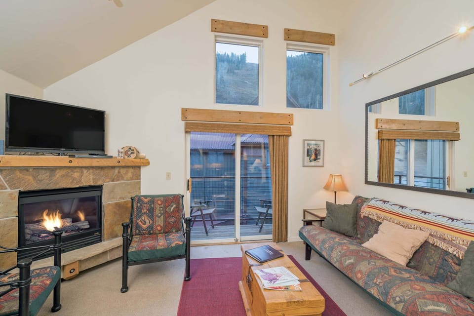 Condo, 2 Bedrooms | Living area | Streaming services
