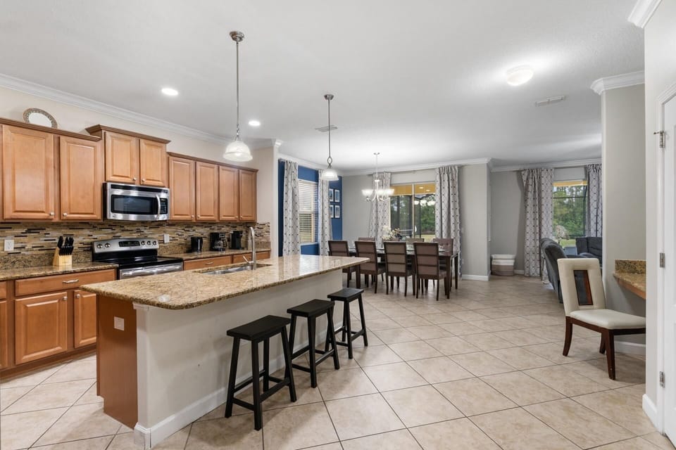 House, 6 Bedrooms | Private kitchen | Coffee/tea maker, fridge, oven, toaster