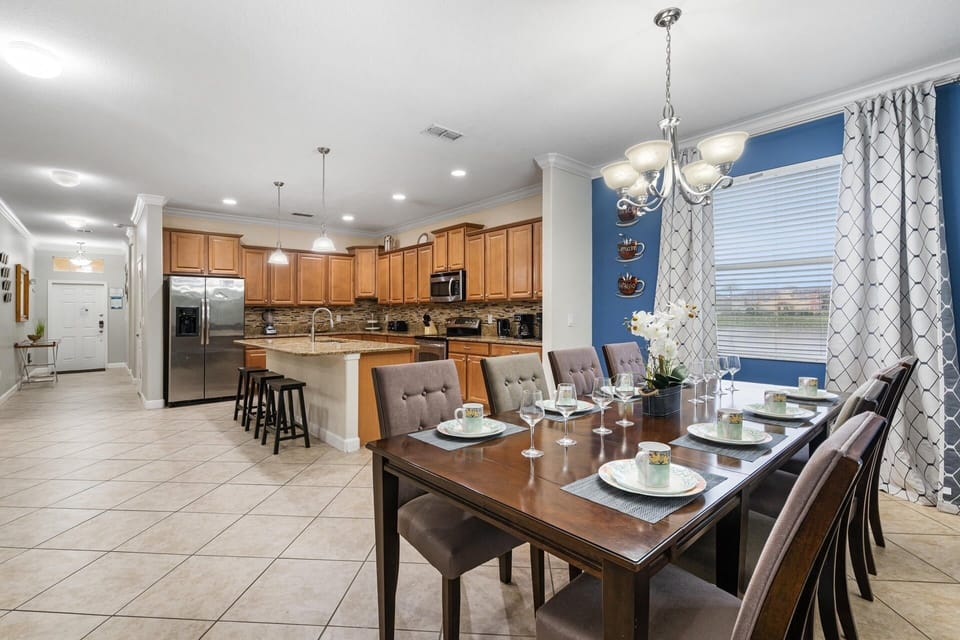 House, 6 Bedrooms | Dining