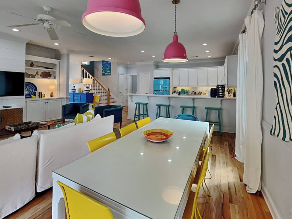 Dining Table w. Seating for 8