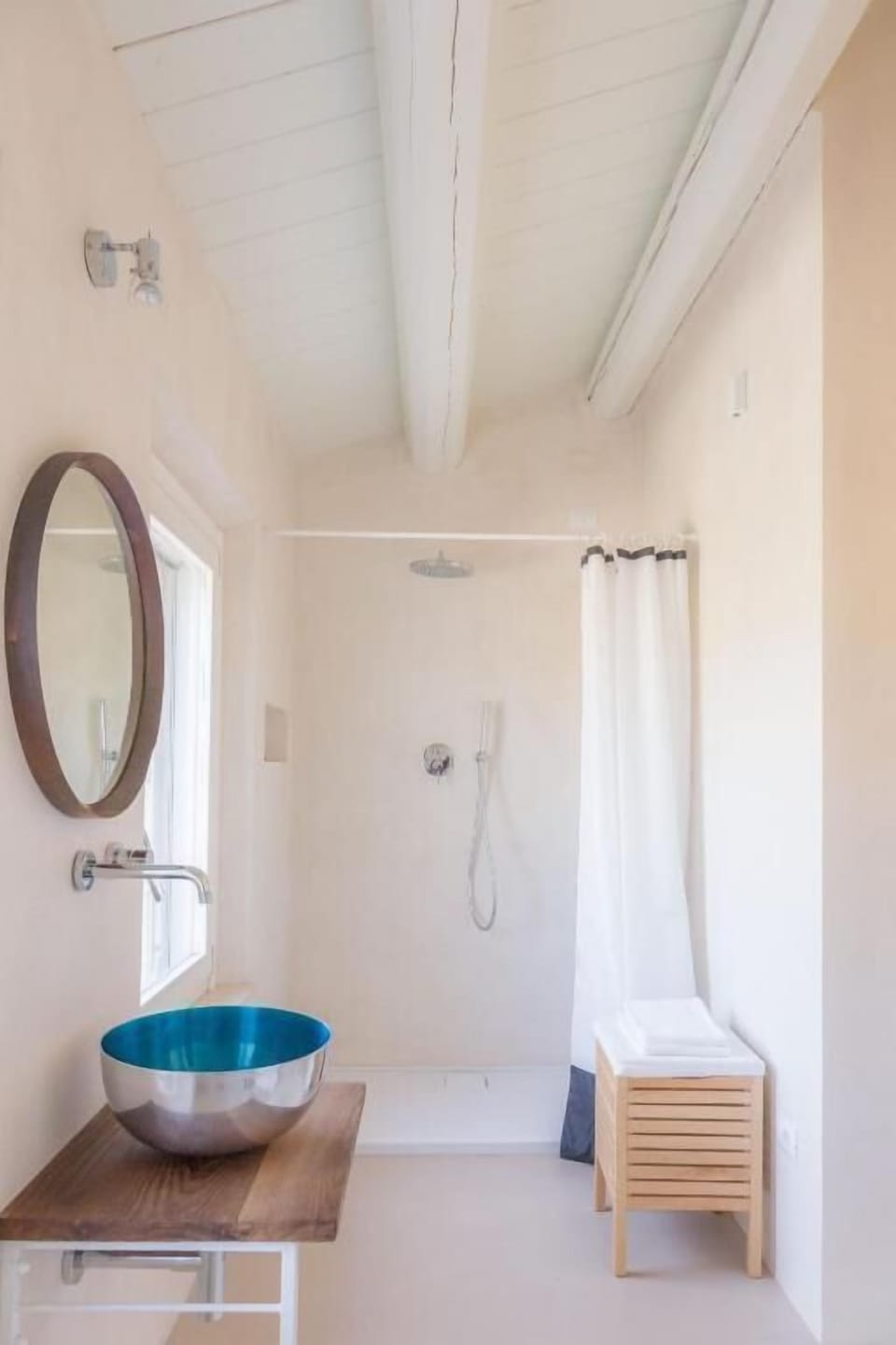 Free toiletries, hair dryer, bidet, towels