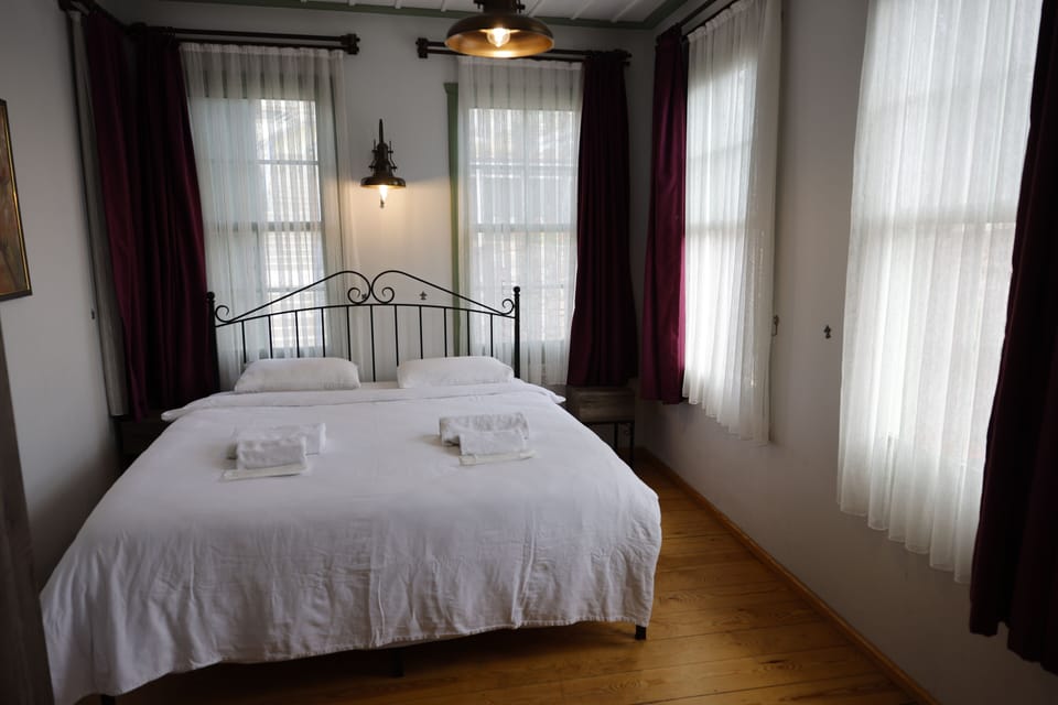 Deluxe Double Room | In-room safe, laptop workspace, free WiFi