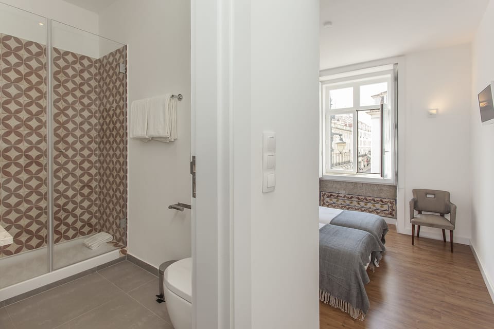 Twin Room, City View | Bathroom | Combined shower/tub, free toiletries, hair dryer, towels