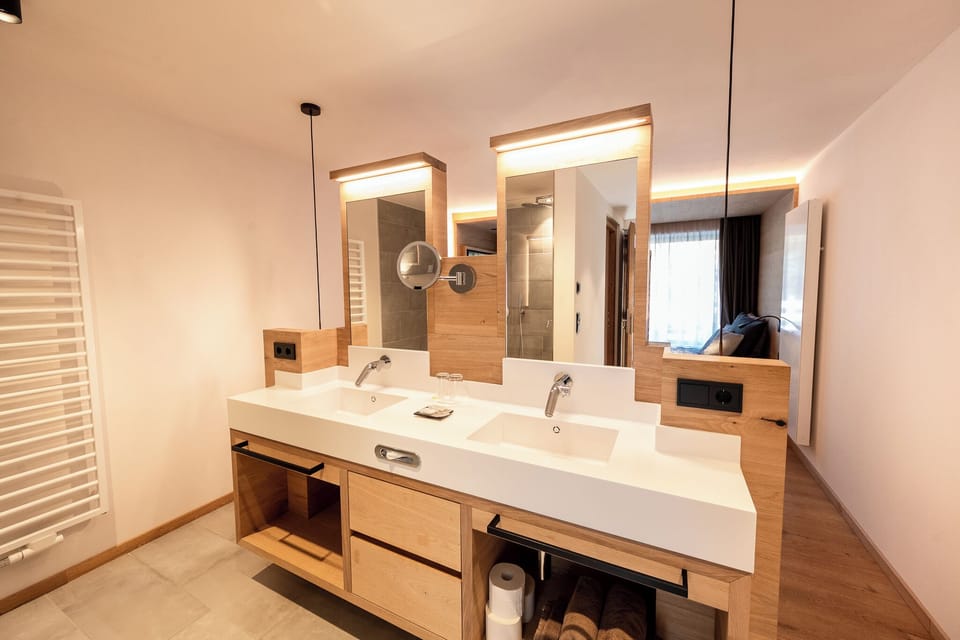 Luxury Suite, Balcony, Courtyard View | Bathroom | Shower, hair dryer, slippers, towels