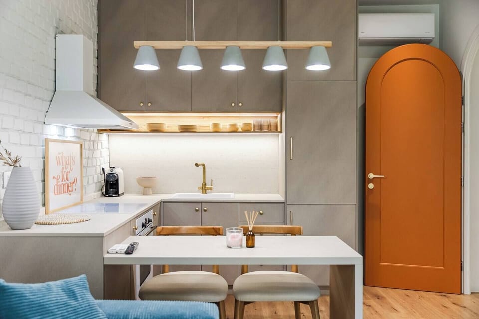 Dining area and fully-equipped kitchen