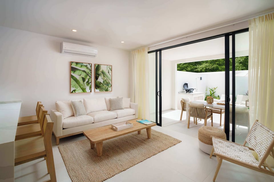 New Luxury  2BR with Private Pool. Just a 3-Min Walk to the Turquoise waters of Reeds Bay Beach!