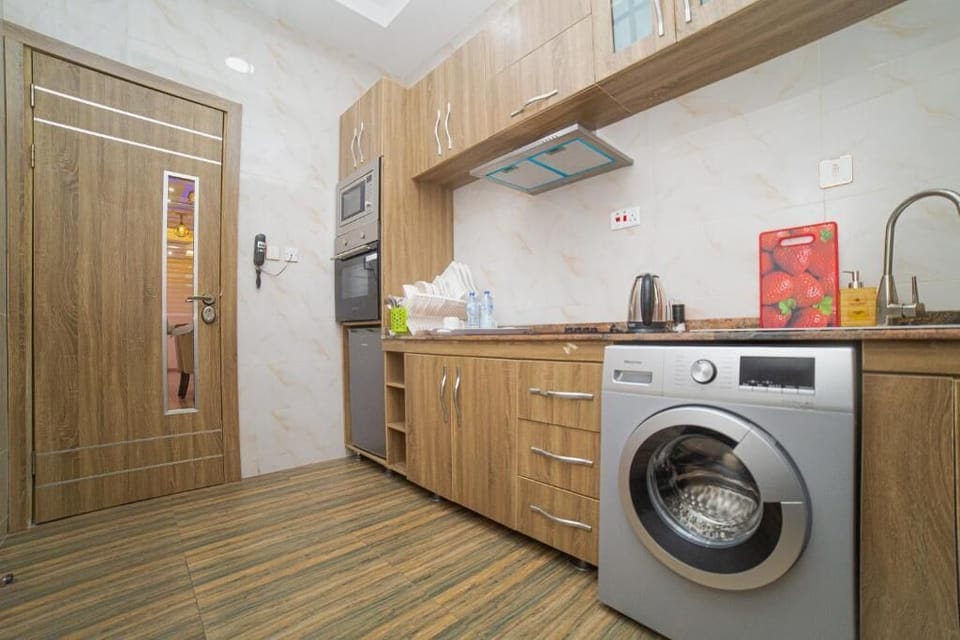 Standard Apartment, Balcony, City View | Private kitchen | Fridge, microwave, oven, stovetop