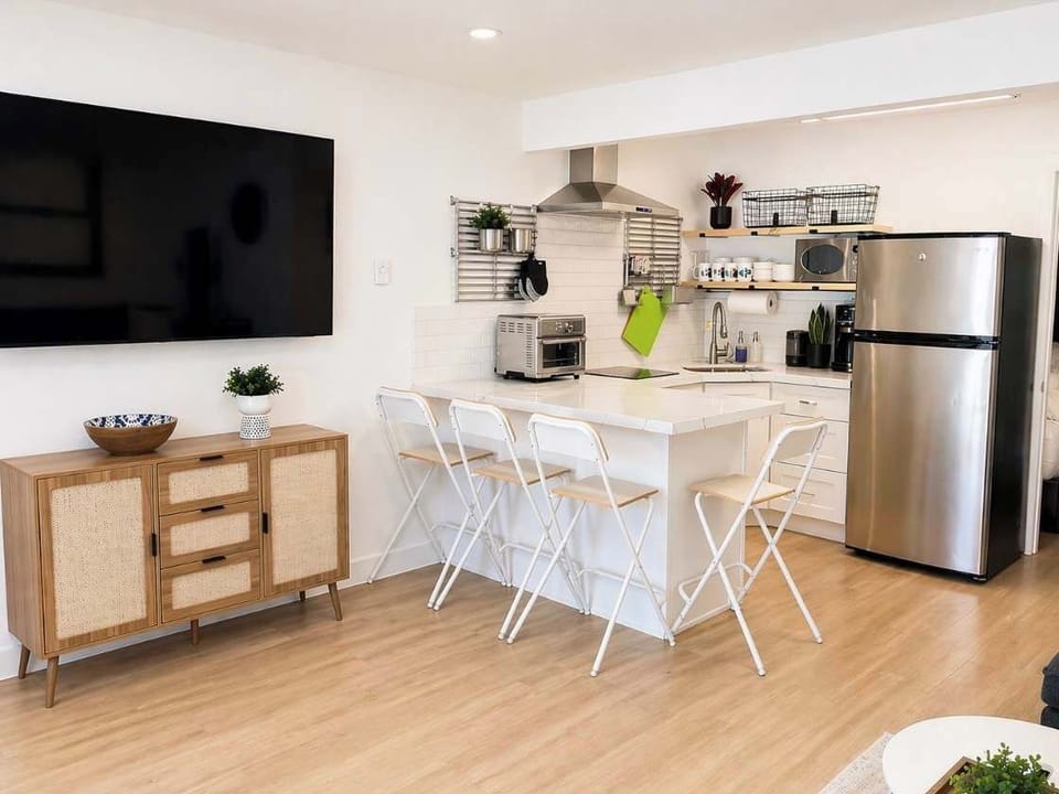 Dining/Kitchen area