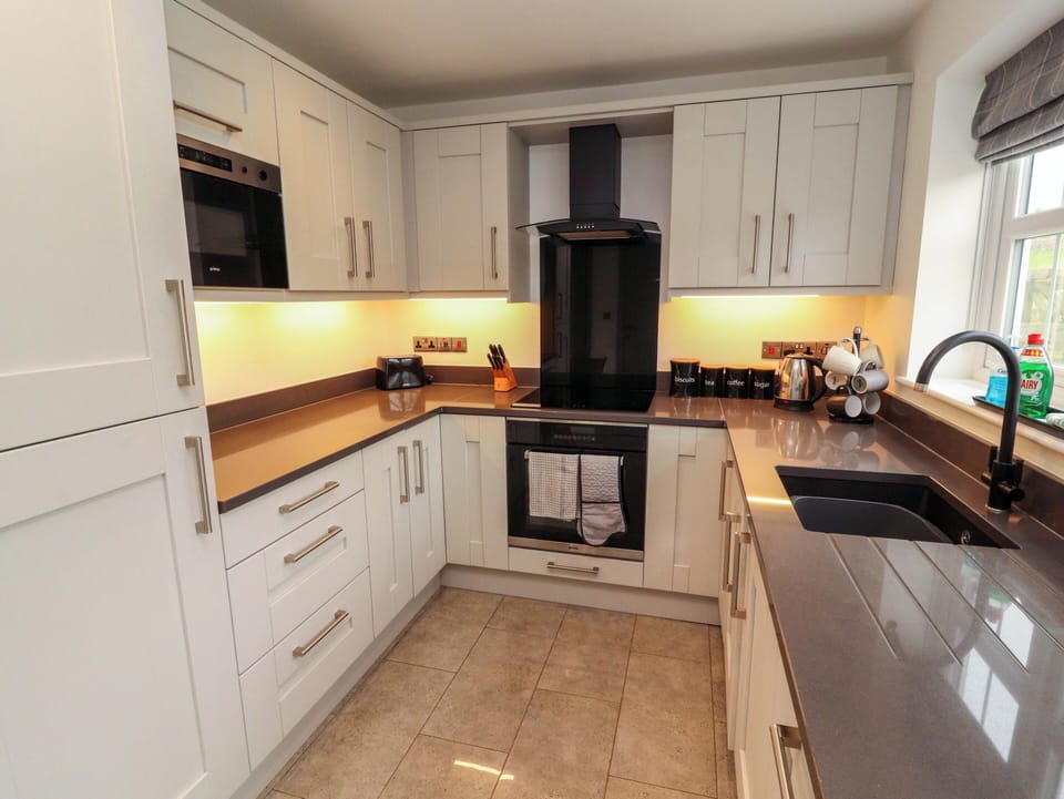Dishwasher, cookware/dishes/utensils
