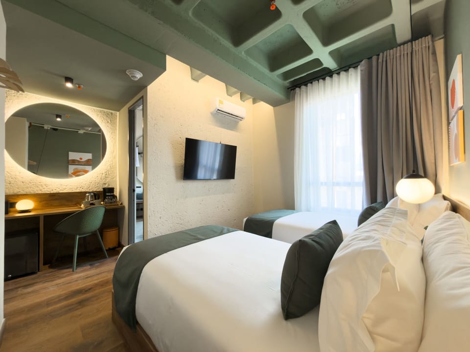 Executive Twin Room | Premium bedding, down comforters, pillowtop beds, minibar