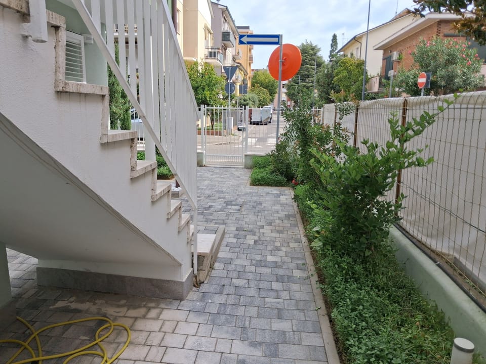 Villaverde: Ravenna Center, 800m from UNESCO Sites – Elegant Oasis with Garden & Private Parking Apartment in Ravenna