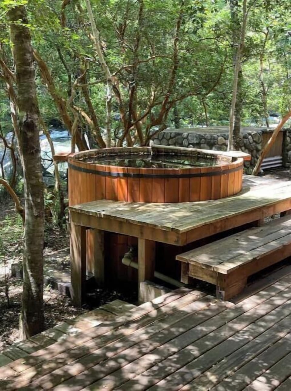 Outdoor spa tub