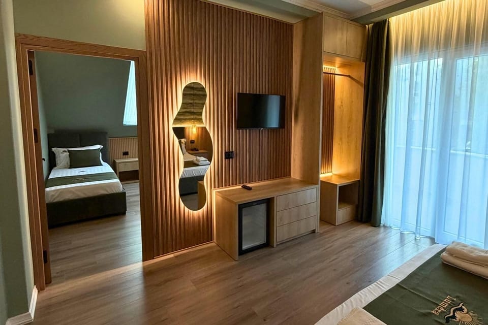 Family Quadruple Room | In-room safe, blackout drapes, soundproofing, free WiFi