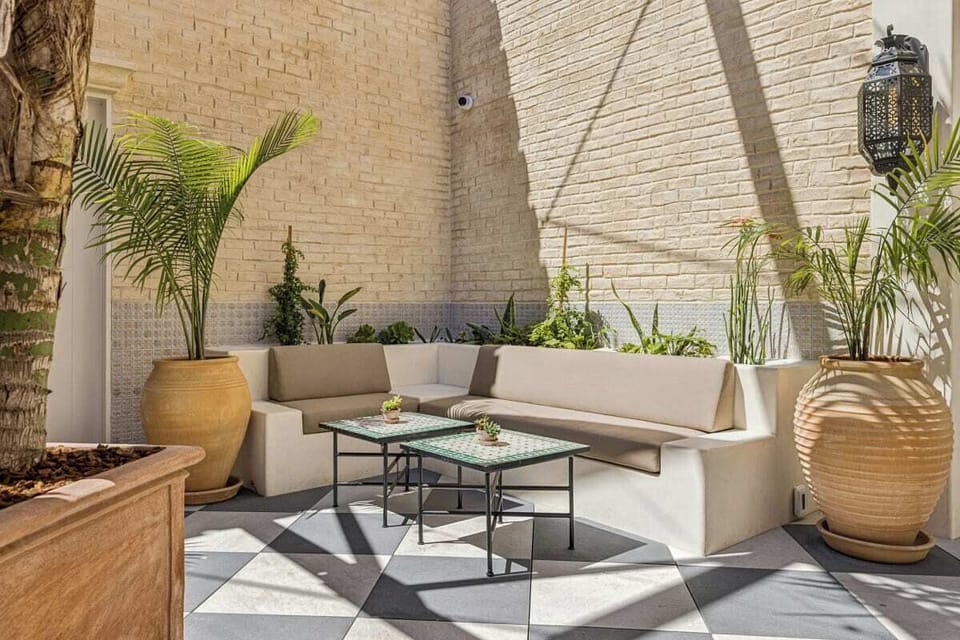 Beautiful 3rd flr atrium with Plenty of Seating to Enjoy