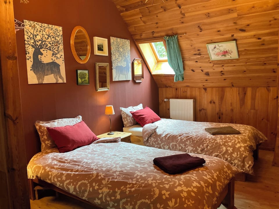 Double or Twin Room | Desk