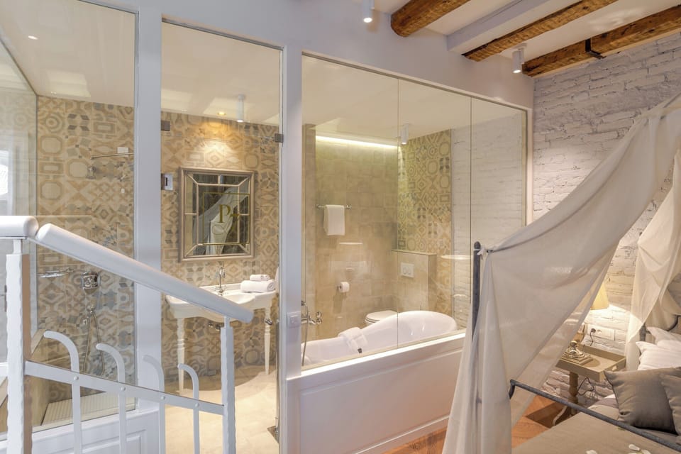 Deluxe Double Room, Air conditioning, City View | Bathroom | Free toiletries, hair dryer, towels, soap