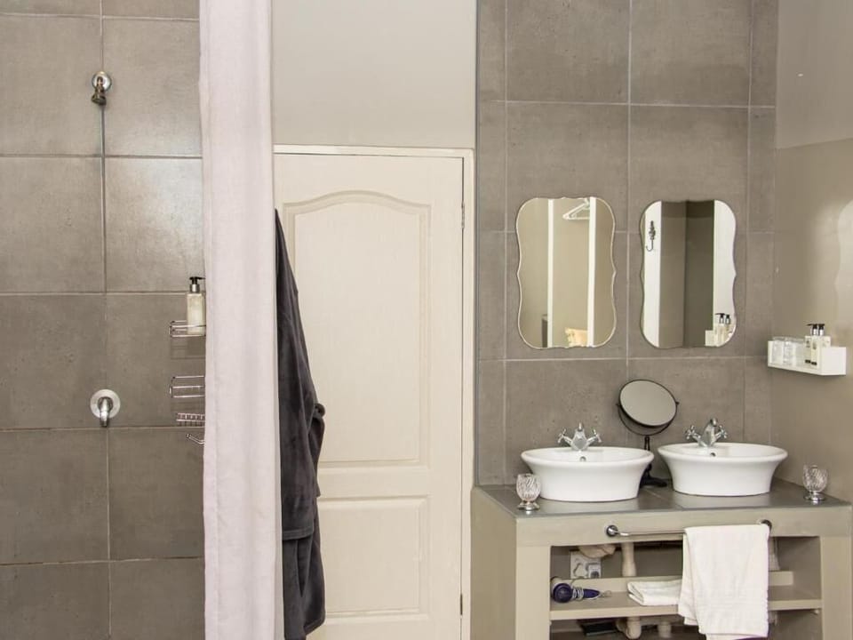 Superior Double Room | Bathroom