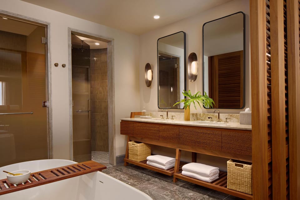 Deep soaking bathtub