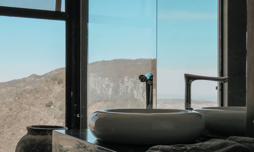 Deluxe House, Mountain View | Bathroom | Towels, soap, shampoo, toilet paper