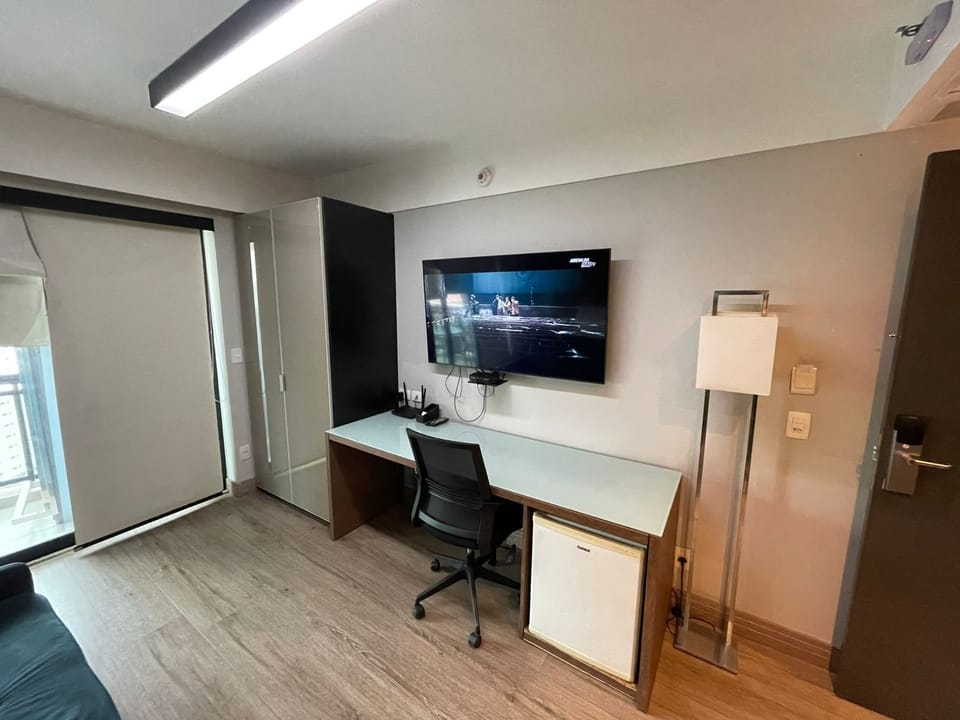 Deluxe Apartment, Balcony, City View | Interior