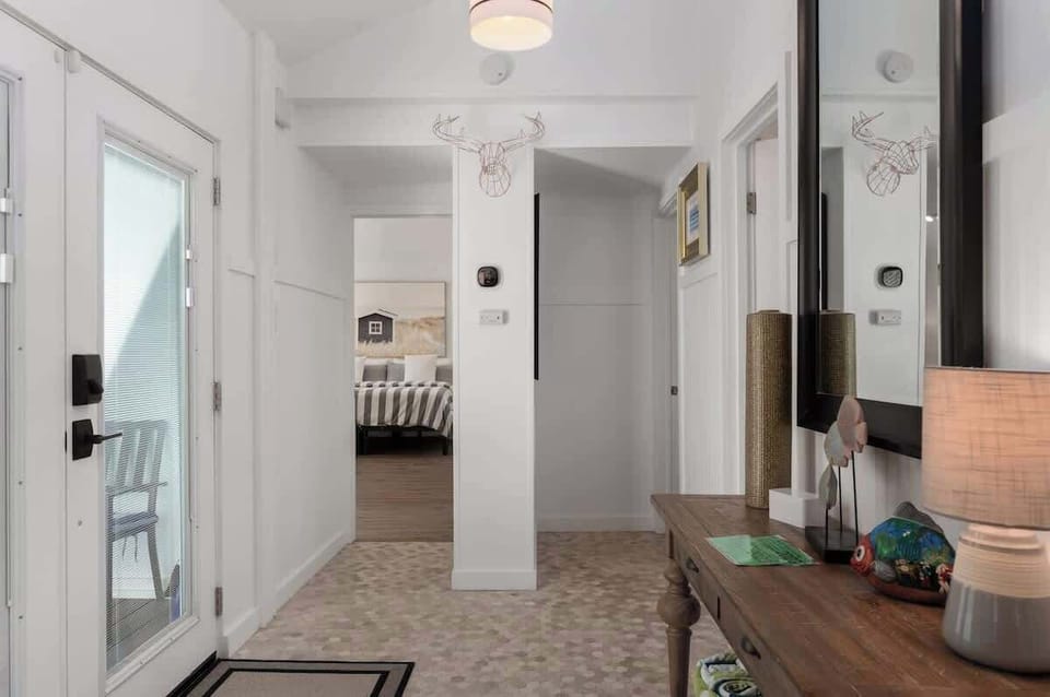 Entry Foyer - TreetopVilla