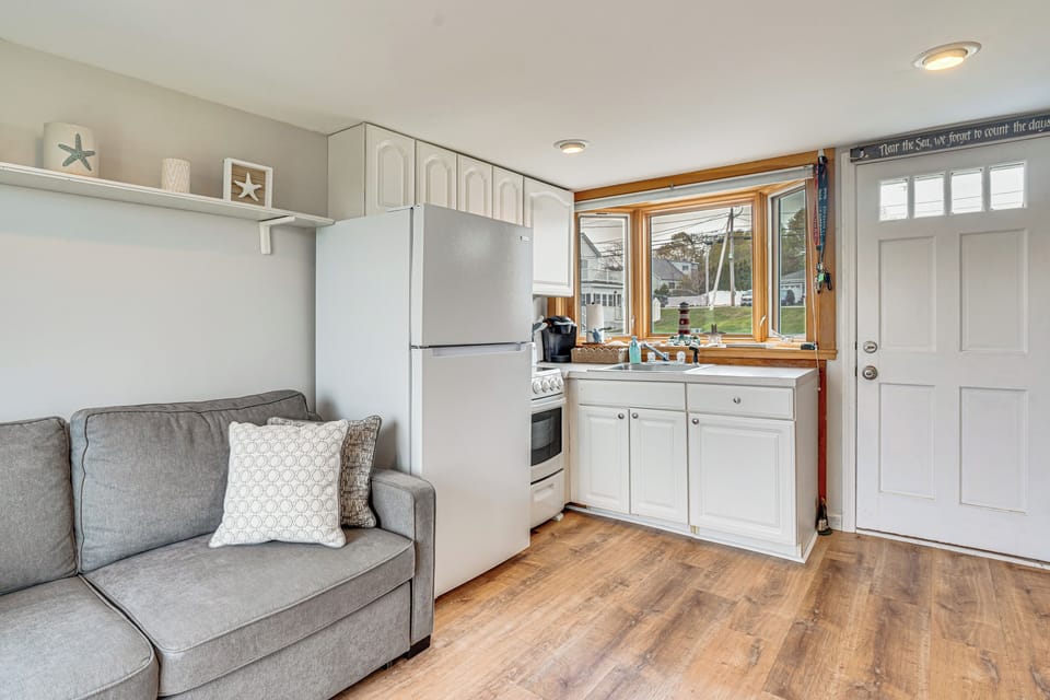 Living Area | Kitchen