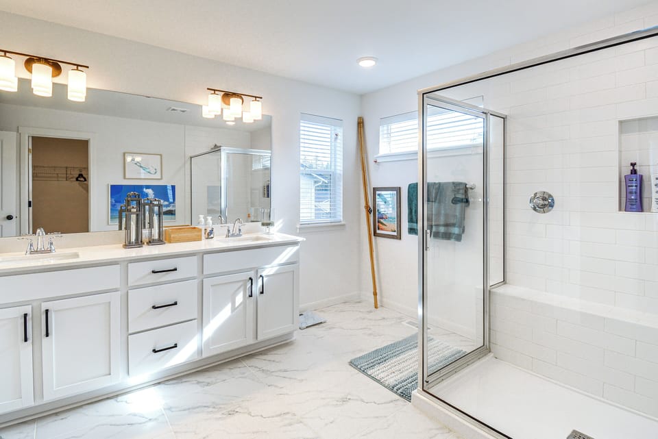 Full Bathroom | 2nd Floor